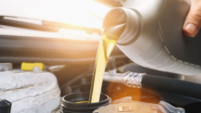 Czym różnią się od siebie oleje silnikowe?